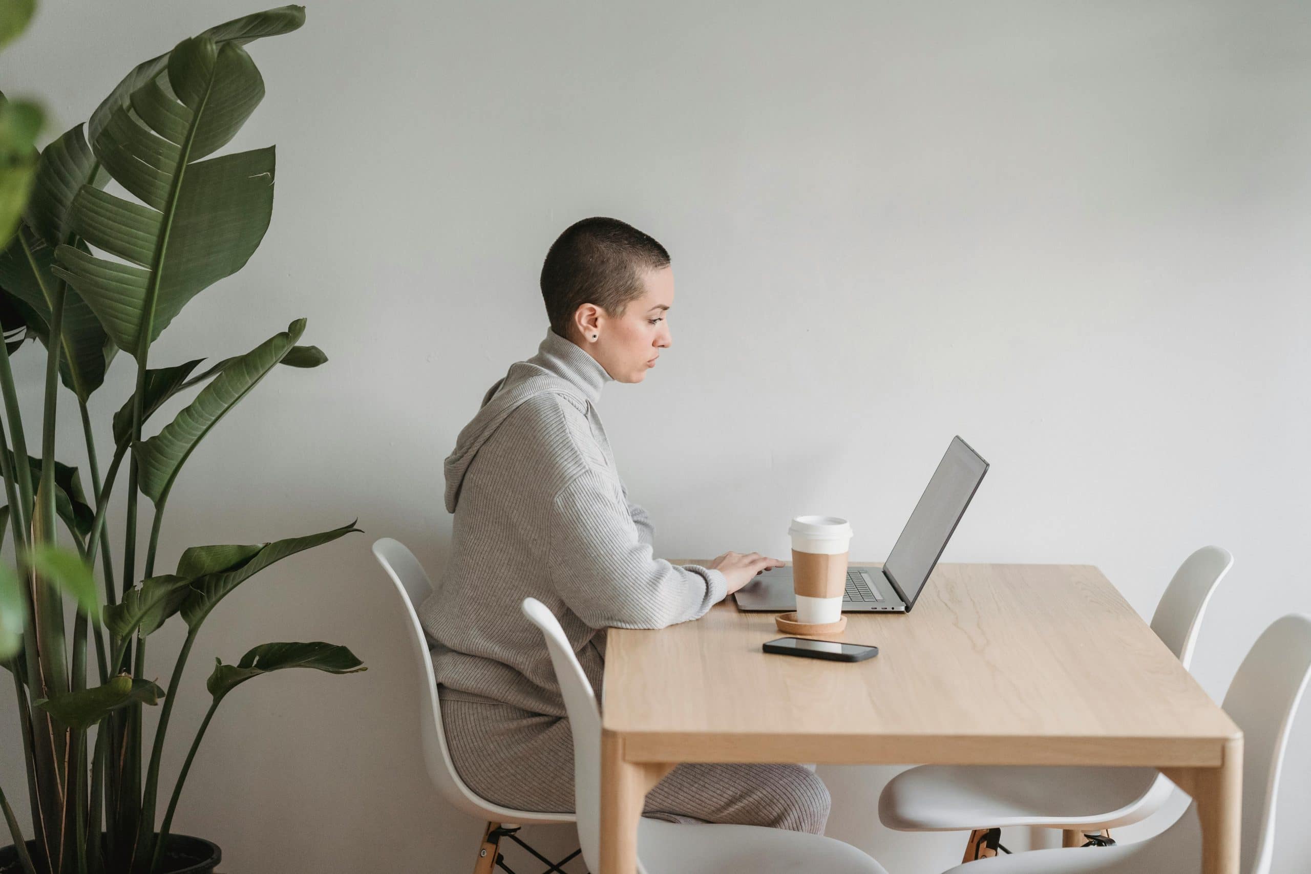 Smart Homes and Technology: Redefining Modern Living Experiences