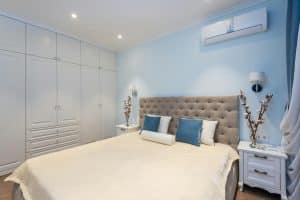 Minimalist Elegance: Less is More in Modern Wardrobes