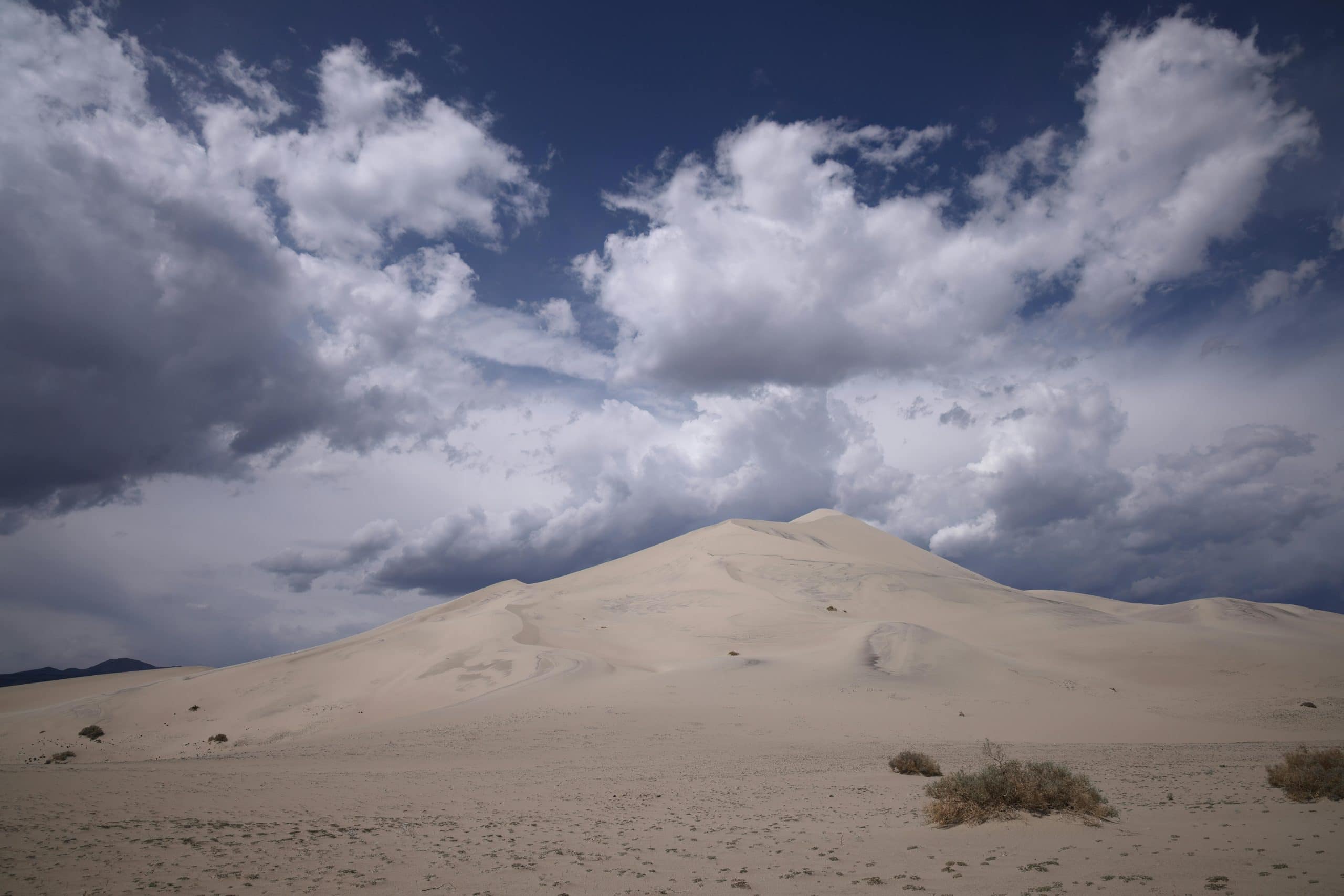 Navigating Extreme Climate Travel: From Arctic to Desert Adventures